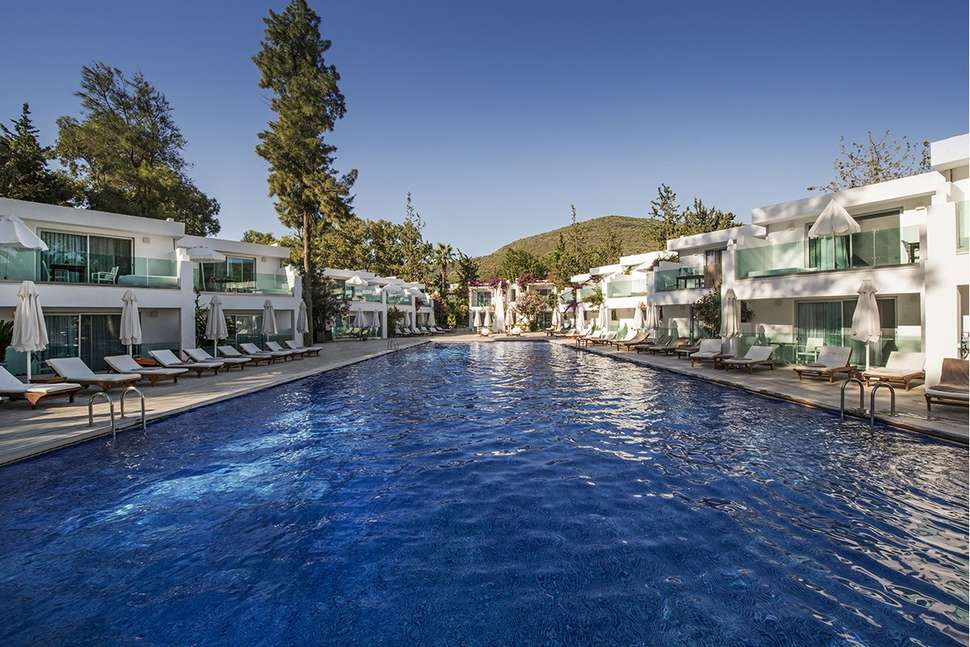 Hotel Voyage Torba swim-up