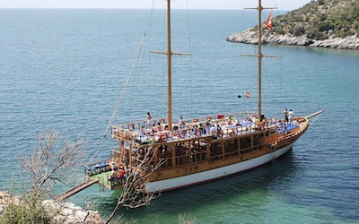 Kusadasi zee en boot